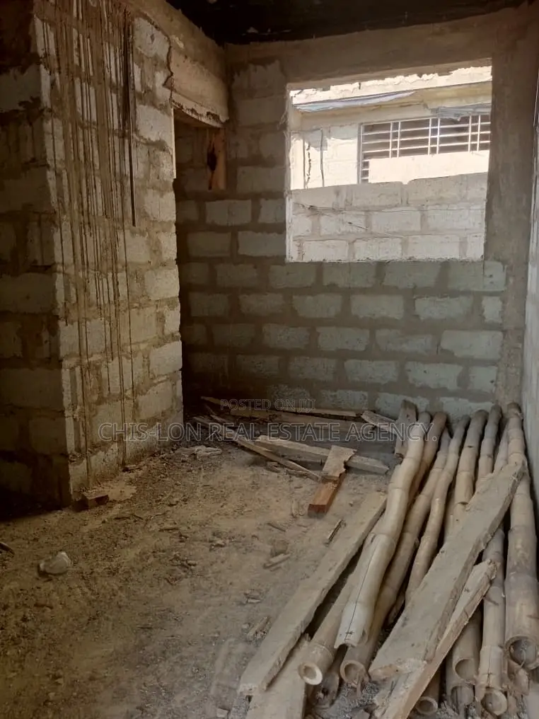 6bdrm Block of Flats in Kasoa Milliunm City for sale