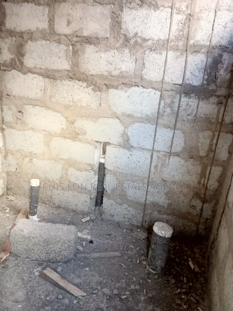 6bdrm Block of Flats in Kasoa Milliunm City for sale