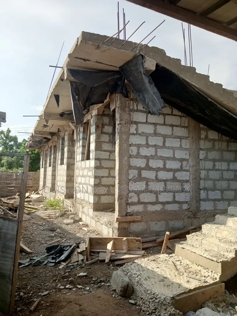 6bdrm Block of Flats in Kasoa Milliunm City for sale