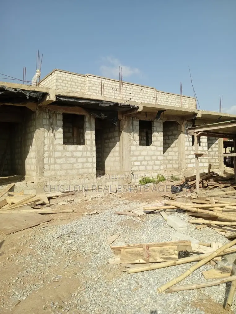 6bdrm Block of Flats in Kasoa Milliunm City for sale