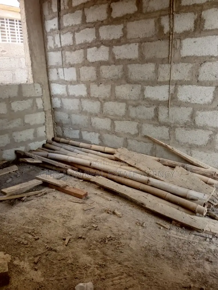 6bdrm Block of Flats in Kasoa Milliunm City for sale