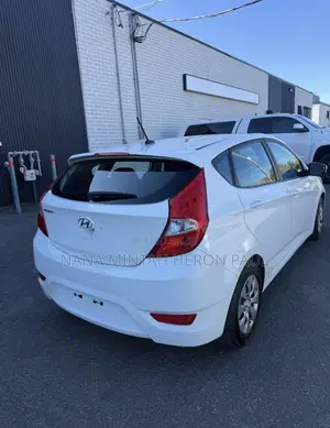 Hyundai Accent SE Hatchback 2017 White