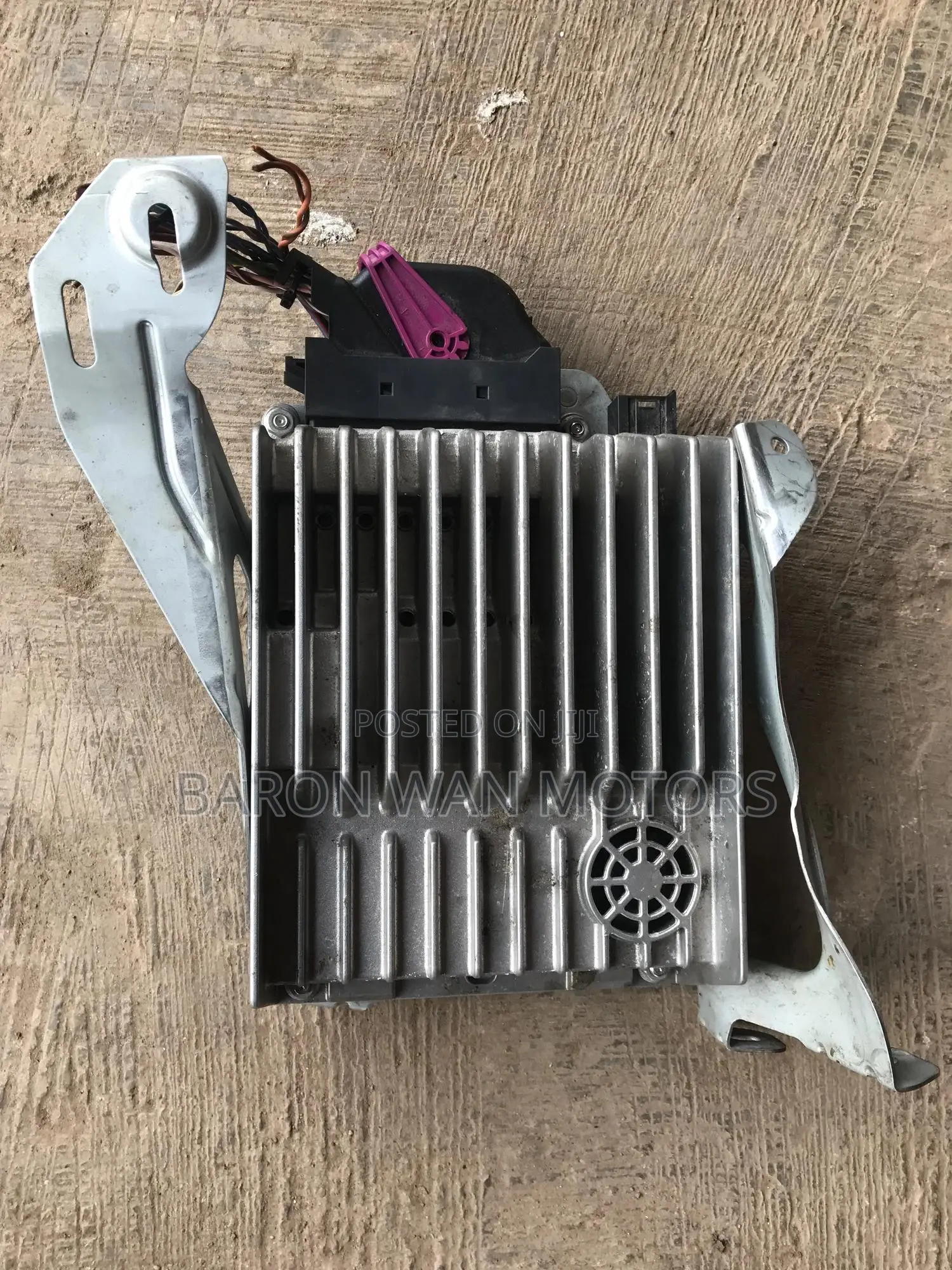 W204 Sound Booster (Amplifier)Available