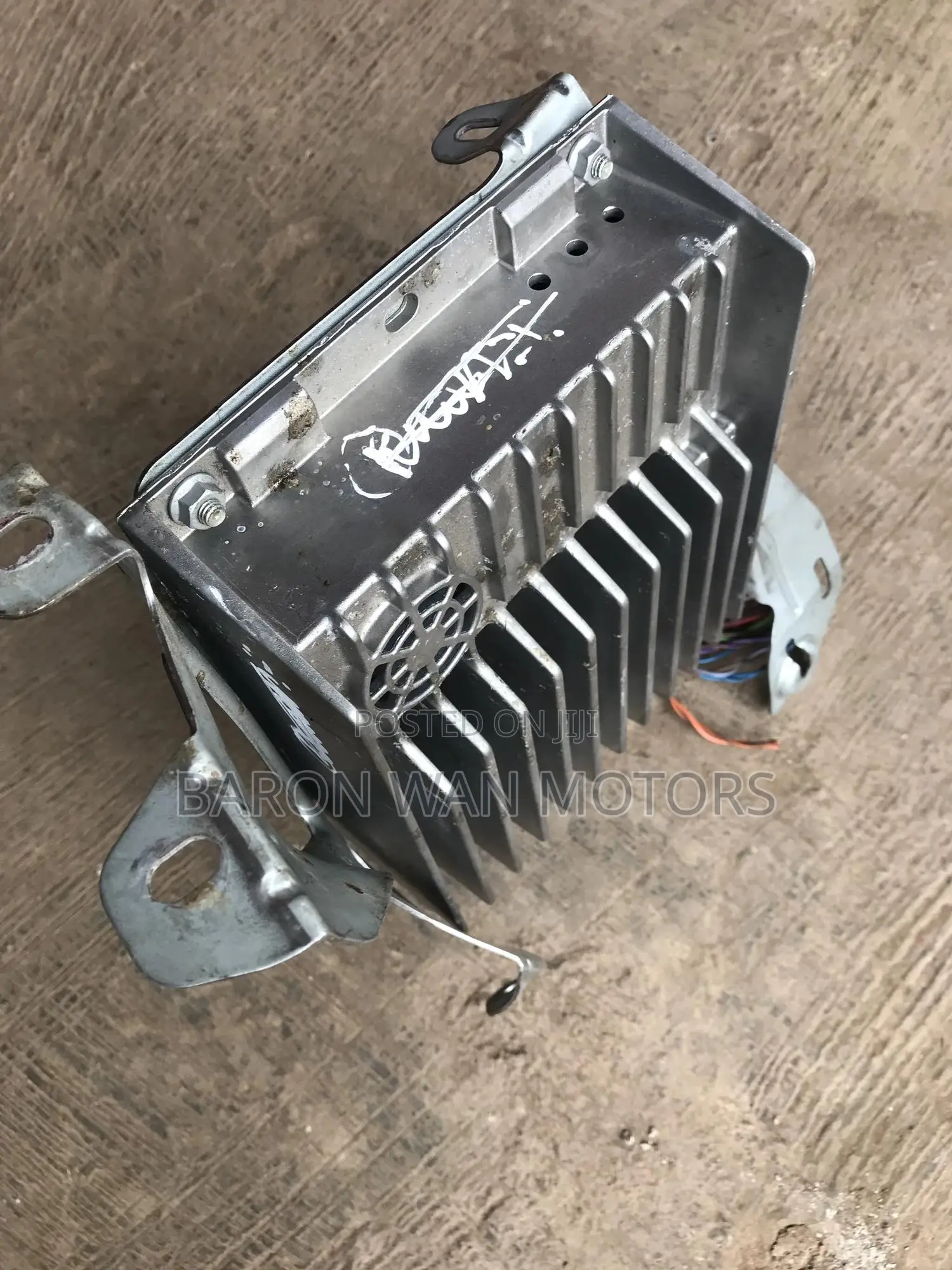 W204 Sound Booster (Amplifier)Available