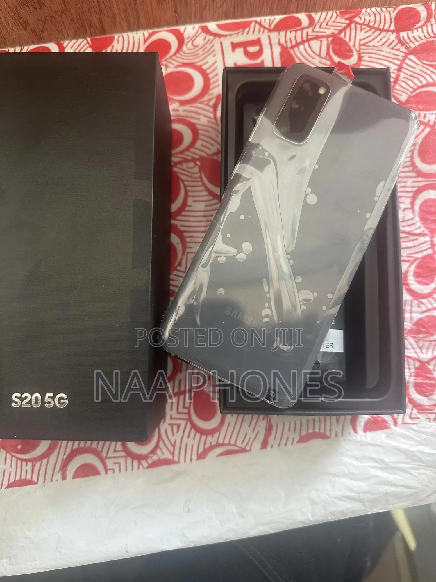 New Samsung Galaxy S20 128 GB Black