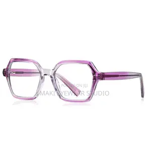 Smart Photochromic Glasses. Clear to Dark (Transition Glasses)