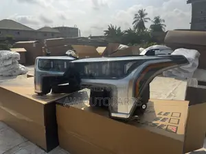 Toyota Tundra 2022-2025 Headlights Pair