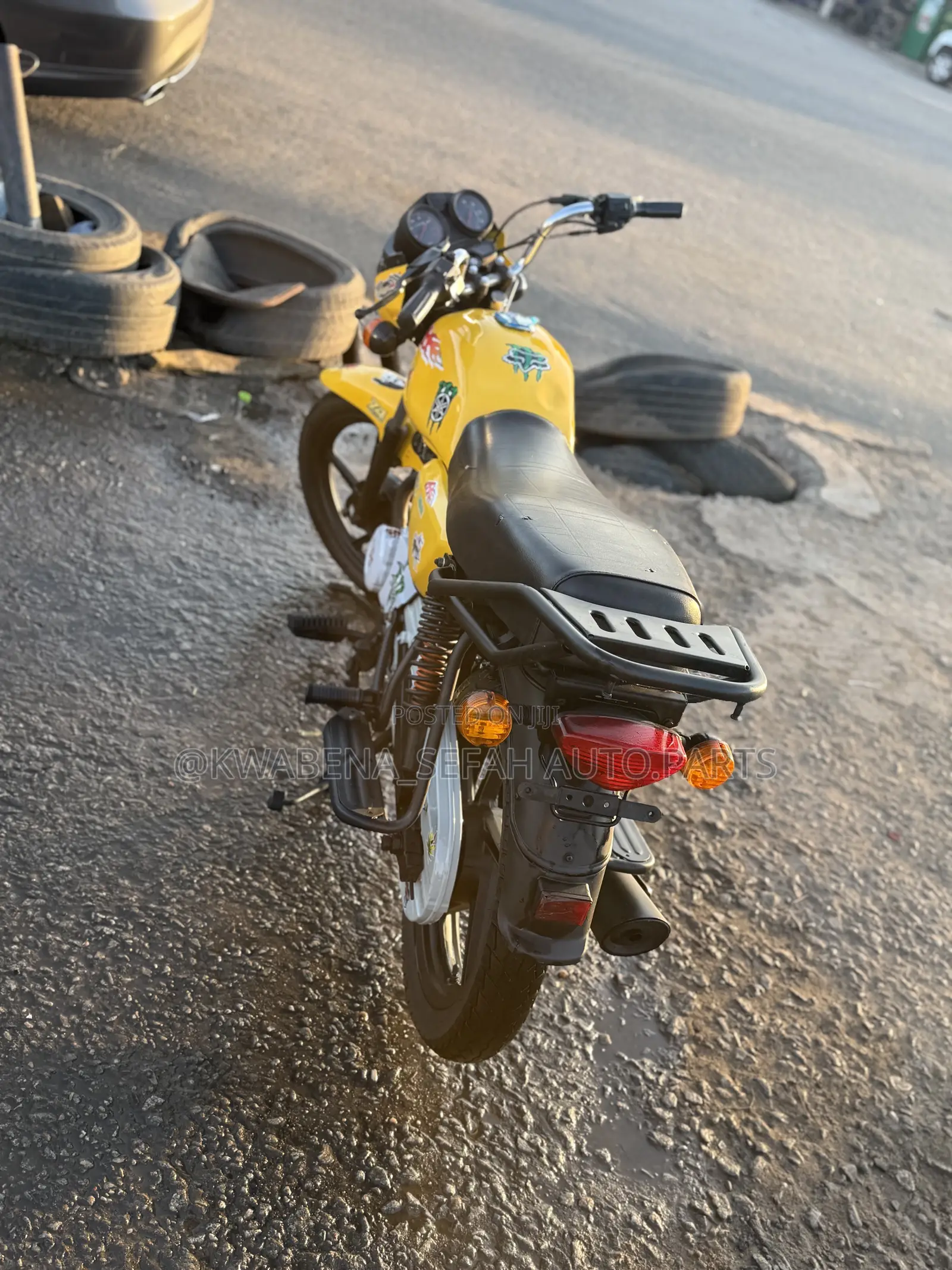 Bajaj Boxer 125 2025 Yellow