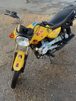 Bajaj Boxer 125 2025 Yellow