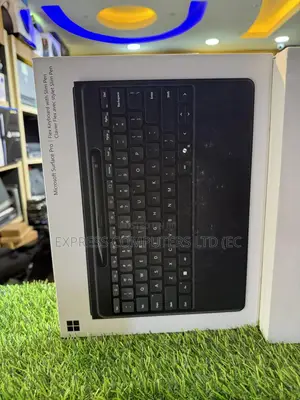 New Laptop Microsoft Surface Pro 11th Edition, a Copilot+ PC 16GB 256GB