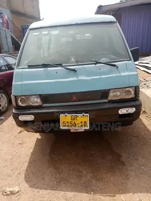 Mitsubishi L300 1994 Blue