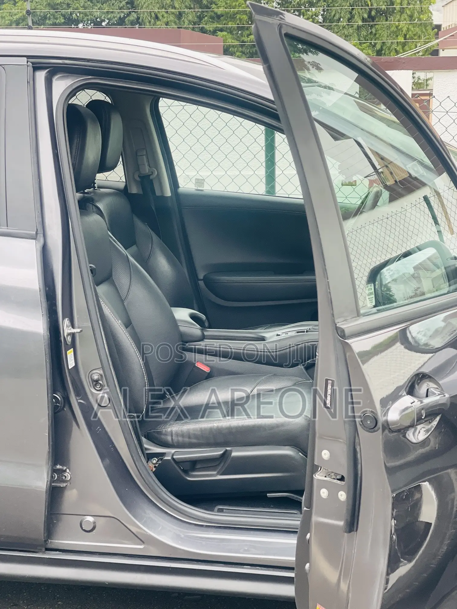 Honda HR-V 4dr SUV (1.5L 4cyl CVT) 2016 Gray