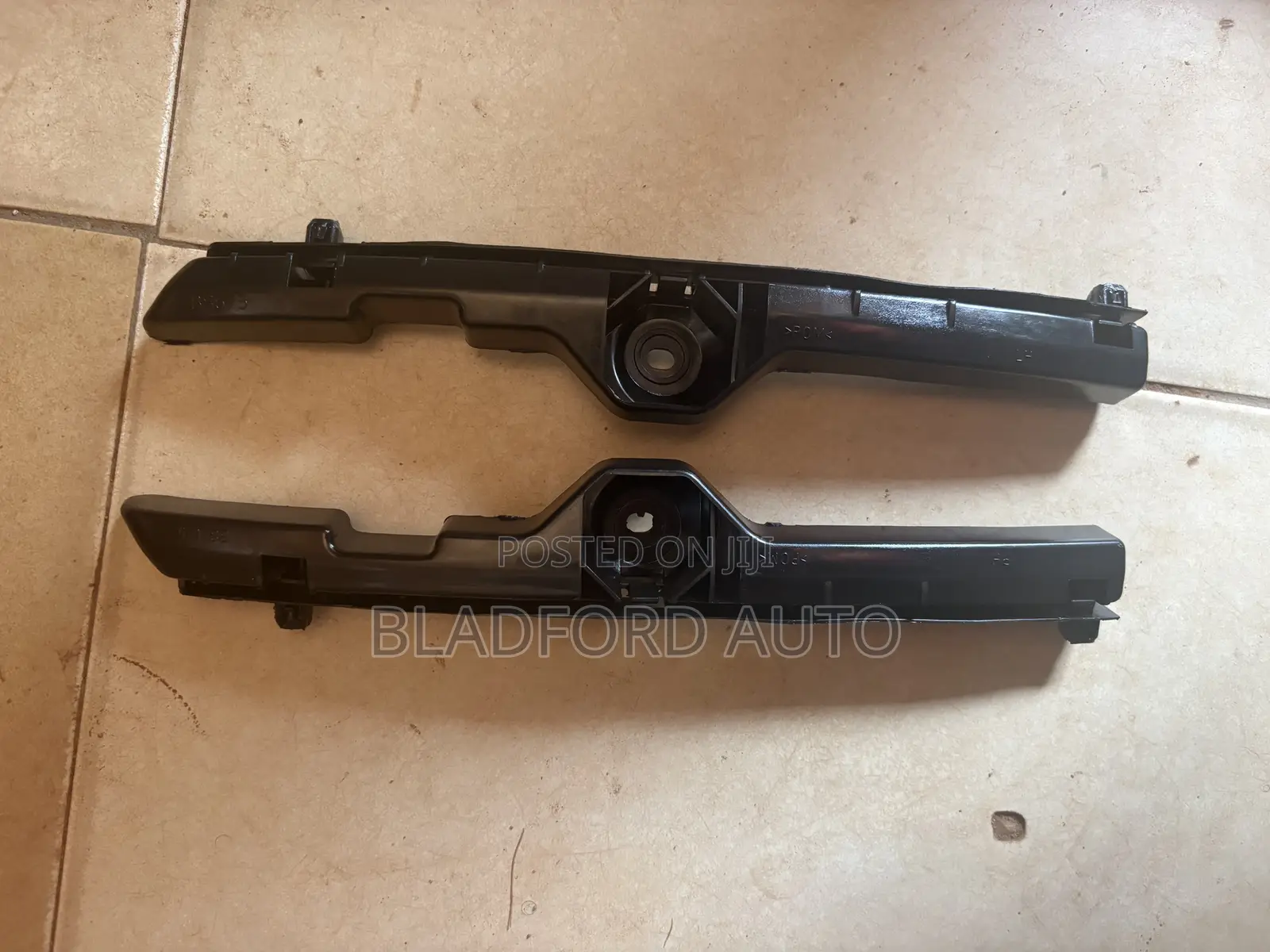 Hilux 2008-2010 Bumper/Fender Locks Pair