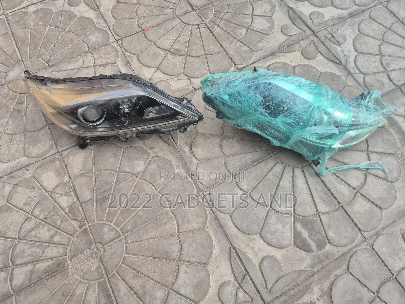 Toyota Sienna Headlight 2015 - 2020 Pair