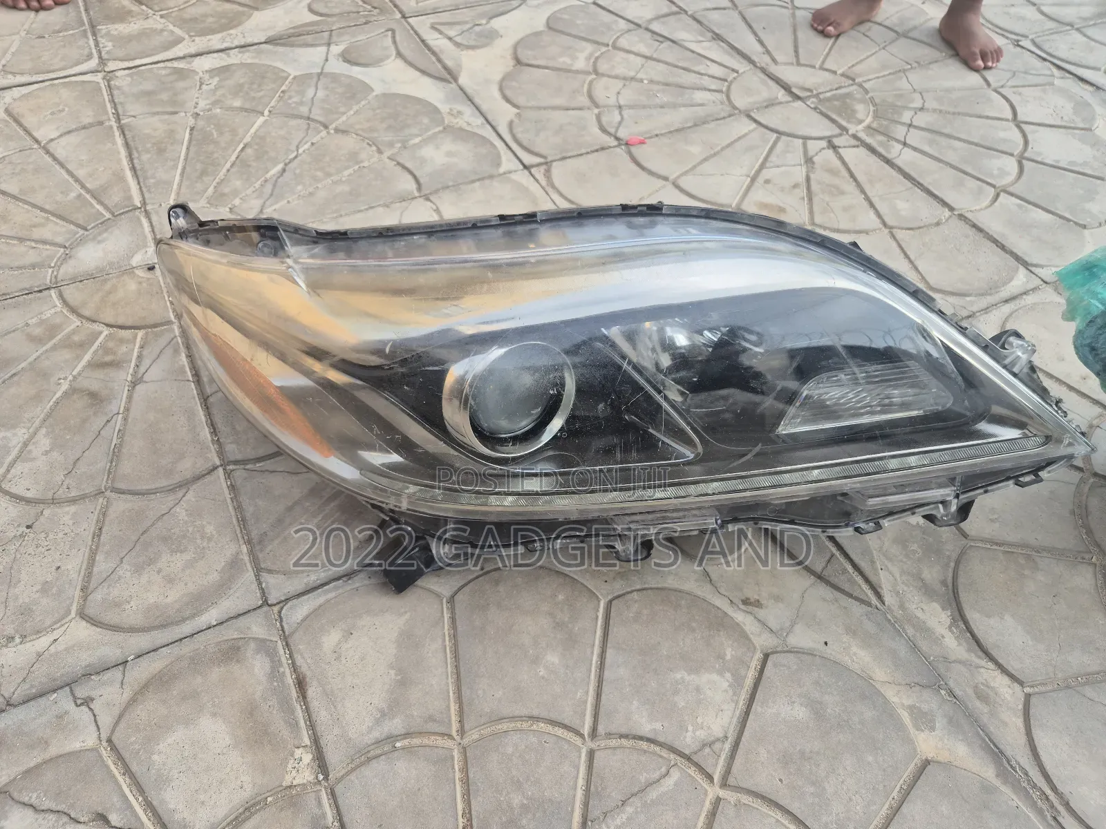 Toyota Sienna Headlight 2015 - 2020 Pair