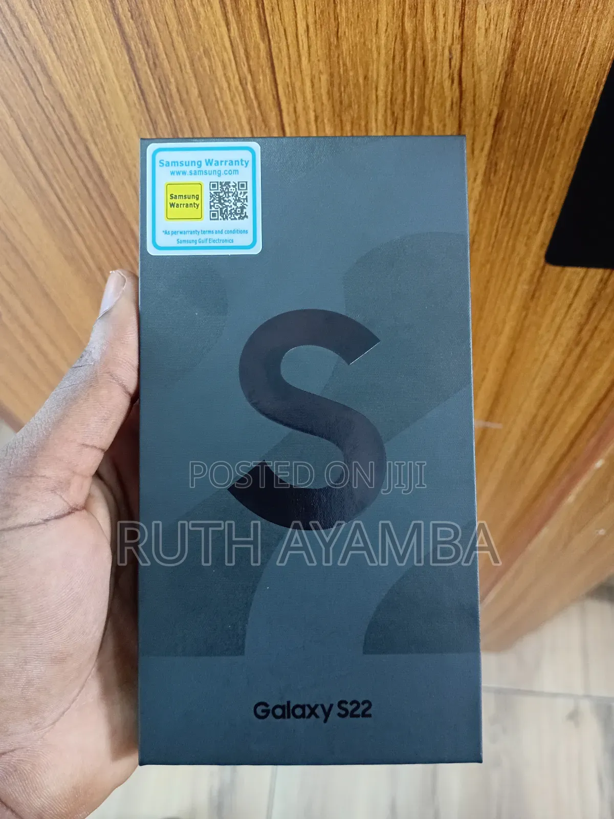 New Samsung Galaxy S22 5G 128 GB Gold