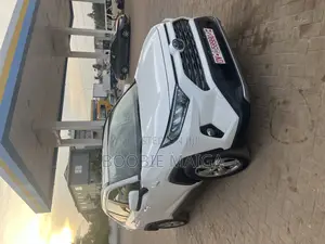 Toyota RAV4 Hybrid 2020 White