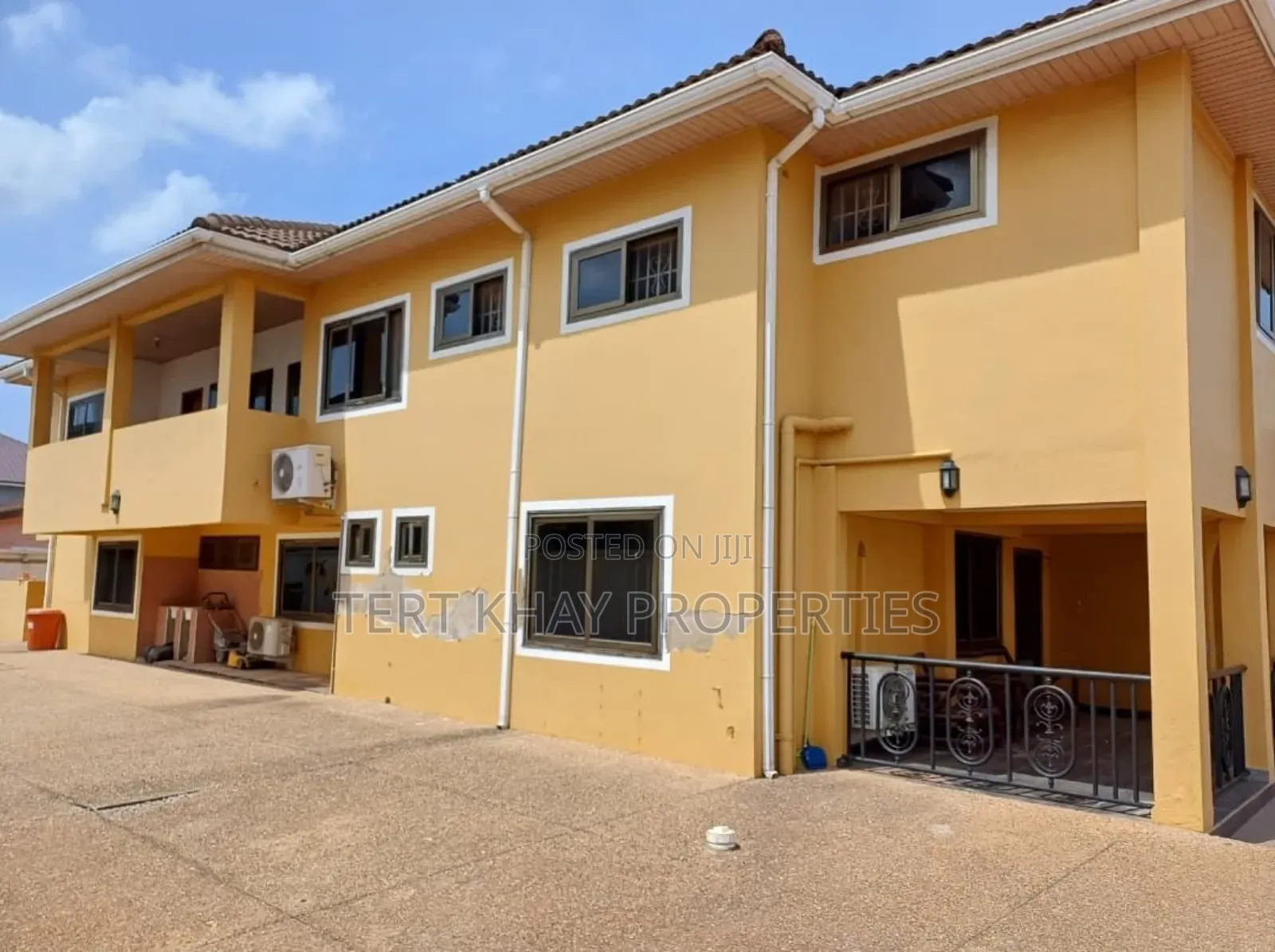 6bdrm House in East Airport, Spintex for sale