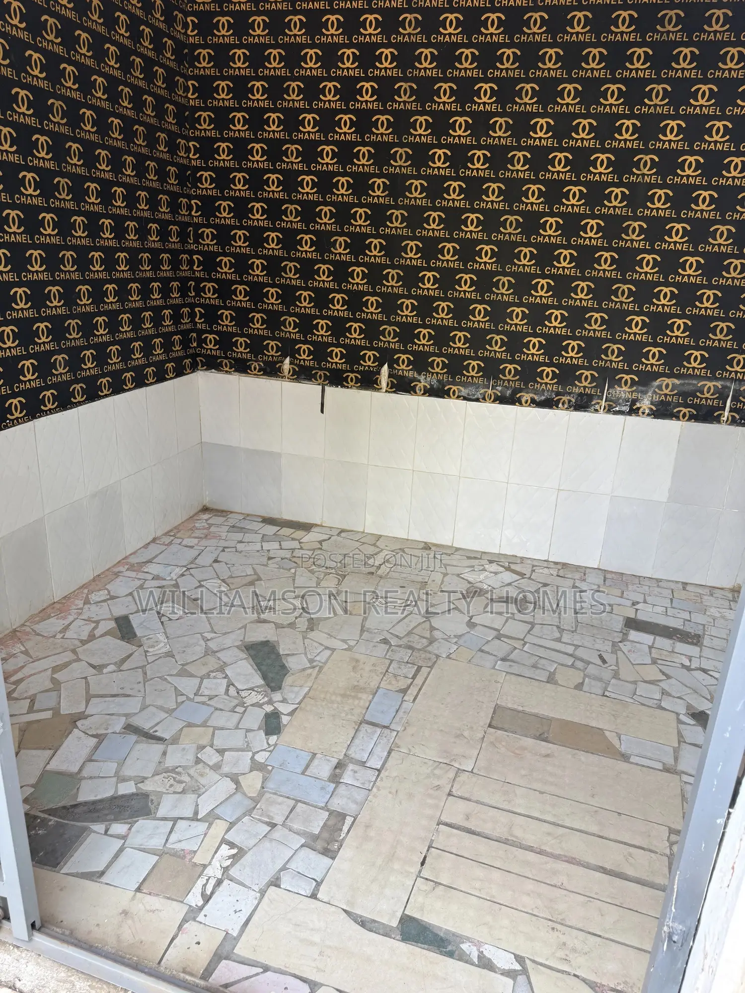 Road Side Busy Shop/Store/Office Space/Warehouse/Showroom @Spintex
