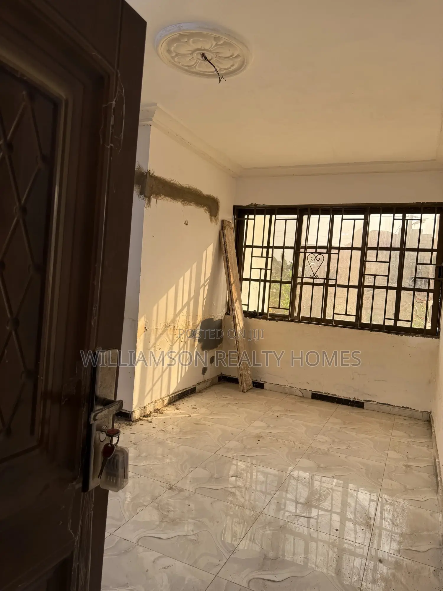 6bdrm House in Hfc Estate Area, Spintex for rent