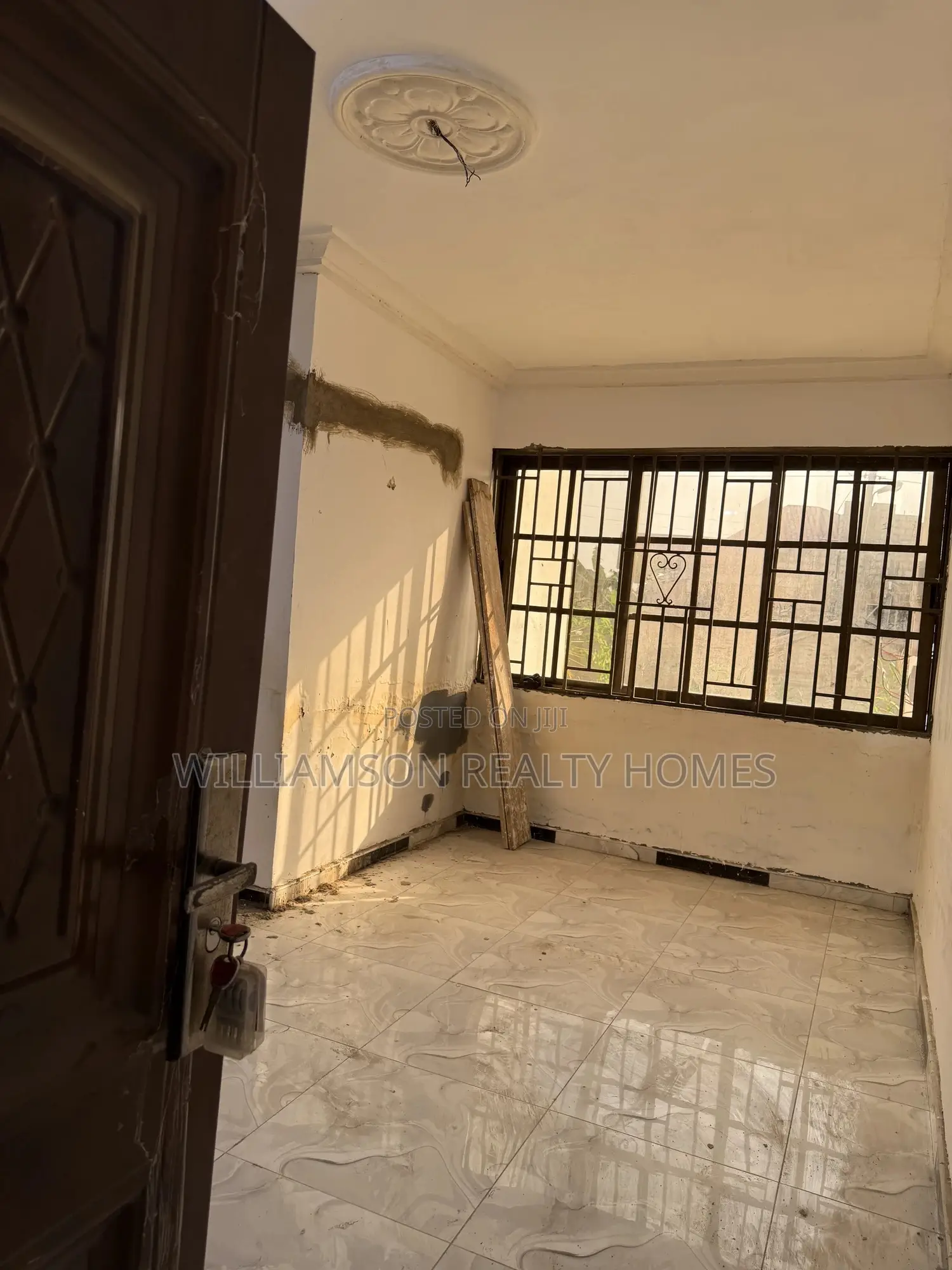 6bdrm House in Hfc Estate Area, Spintex for rent