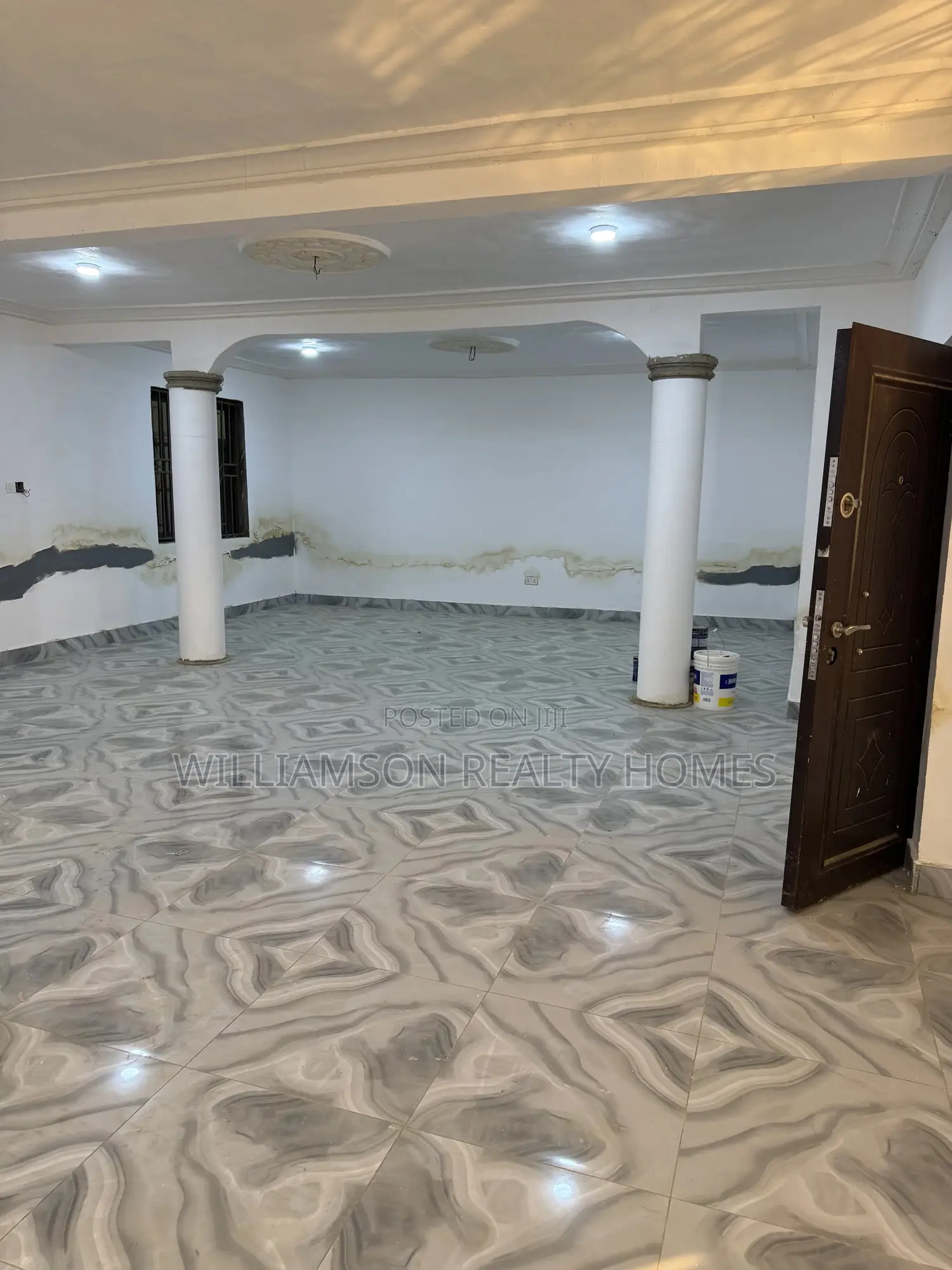 6bdrm House in Hfc Estate Area, Spintex for rent