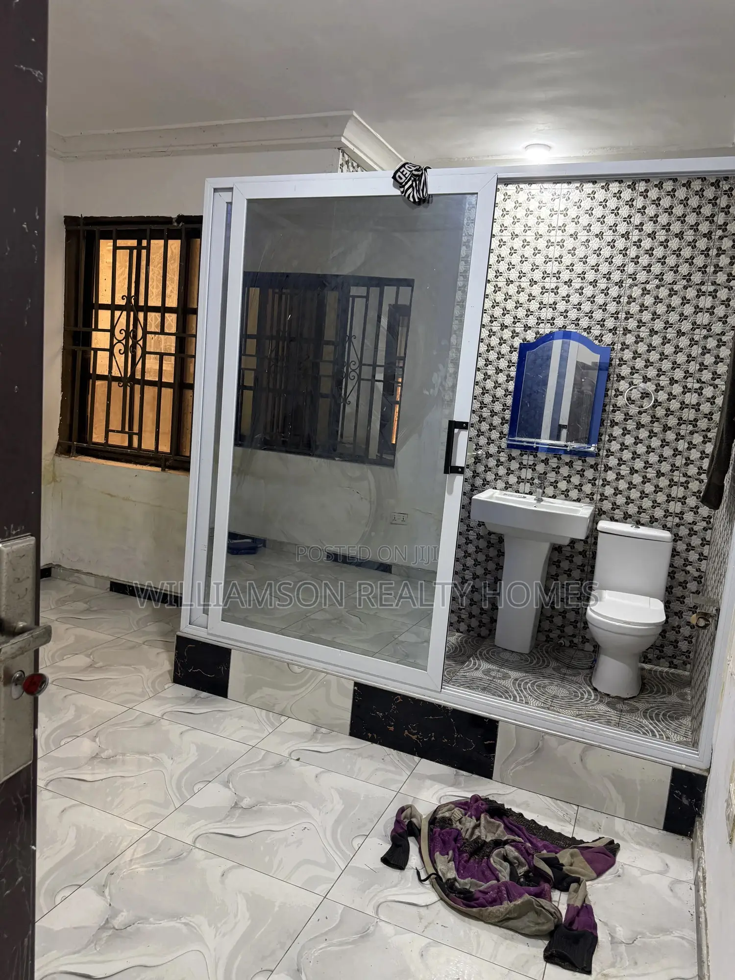 6bdrm House in Hfc Estate Area, Spintex for rent