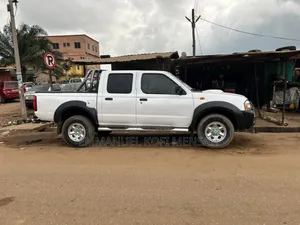 Nissan Pick-Up 2012 White