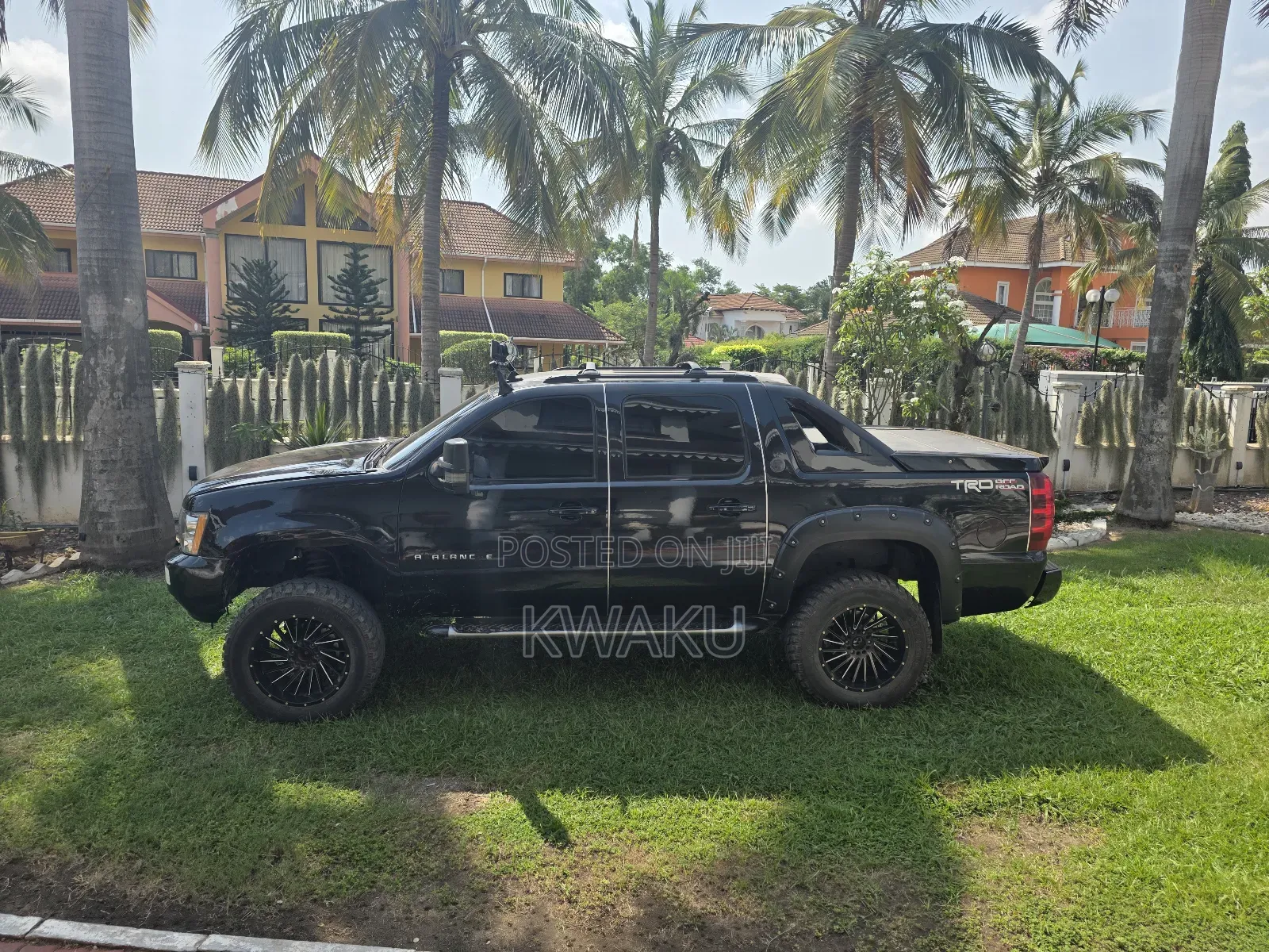 Chevrolet Avalanche 2013 Black