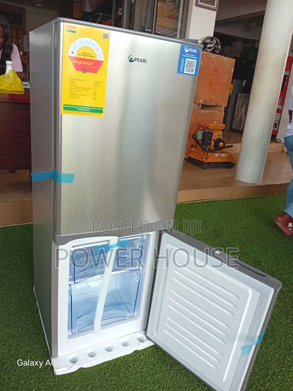 Modern Pearl 125-Liter Fridge Freezer