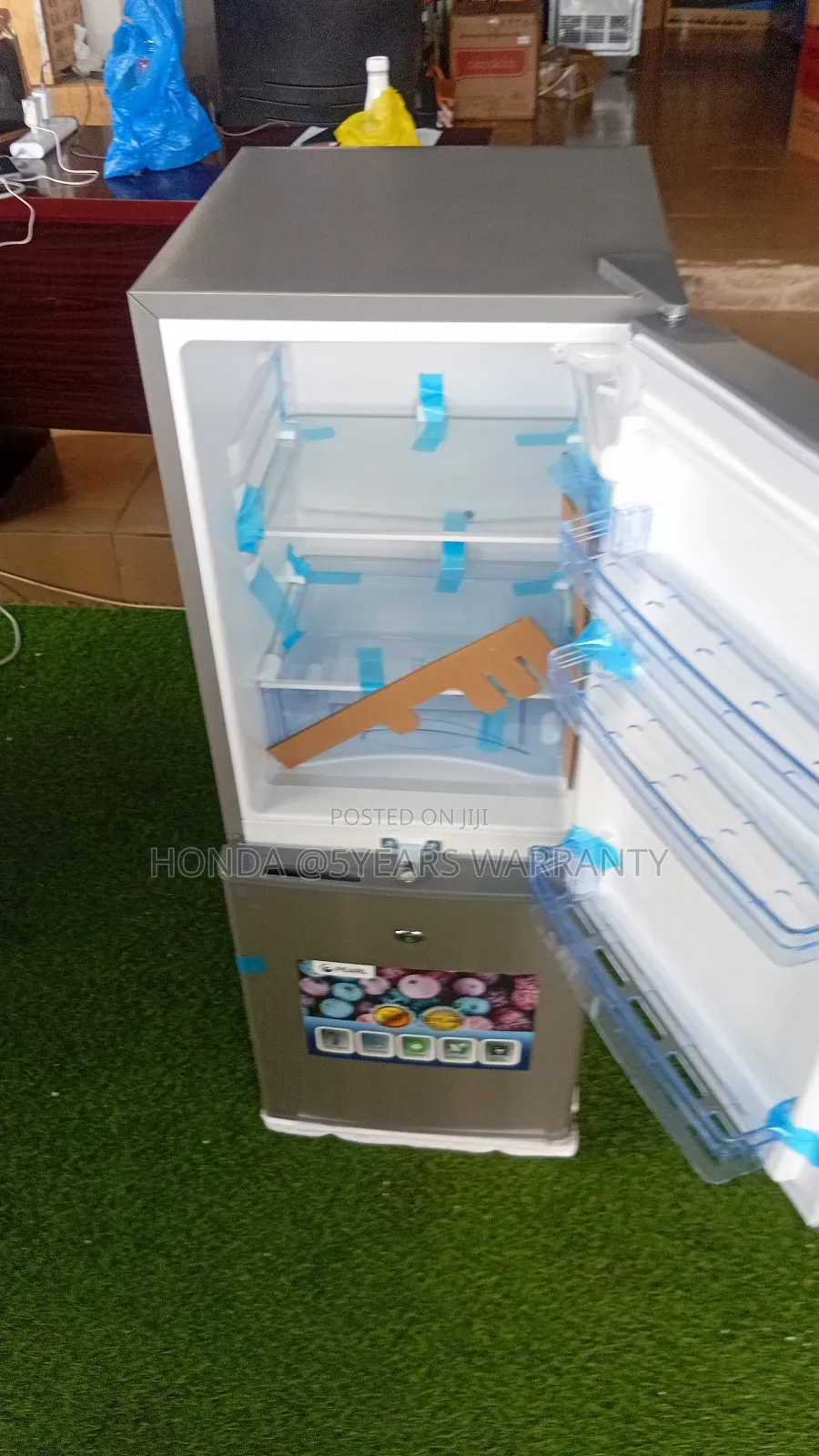 Sleek 125-Liter Refrigerator for Home Offic**