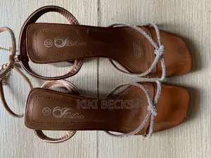 Ladies Heels With Adjustable Straps And Buckle