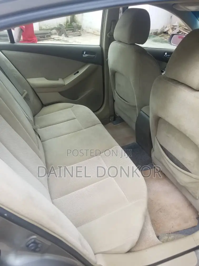 Nissan Altima 2010 Gray