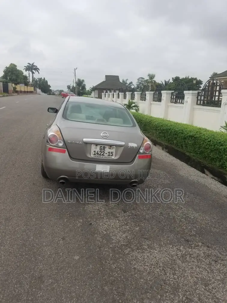 Nissan Altima 2010 Gray