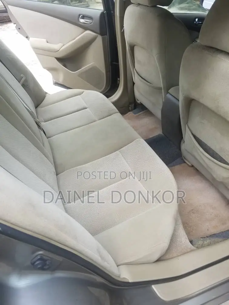 Nissan Altima 2010 Gray
