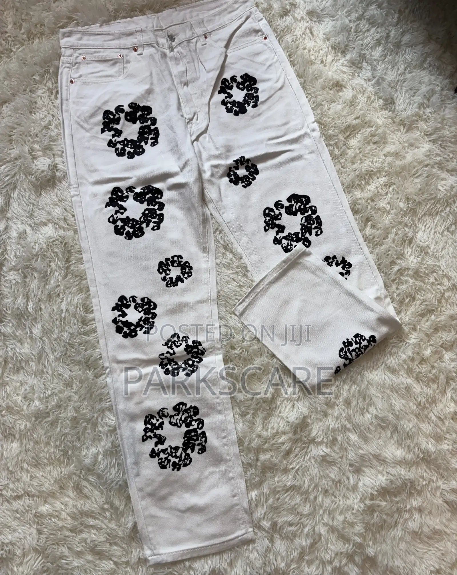 Men Jeans Available in Different Sizes
