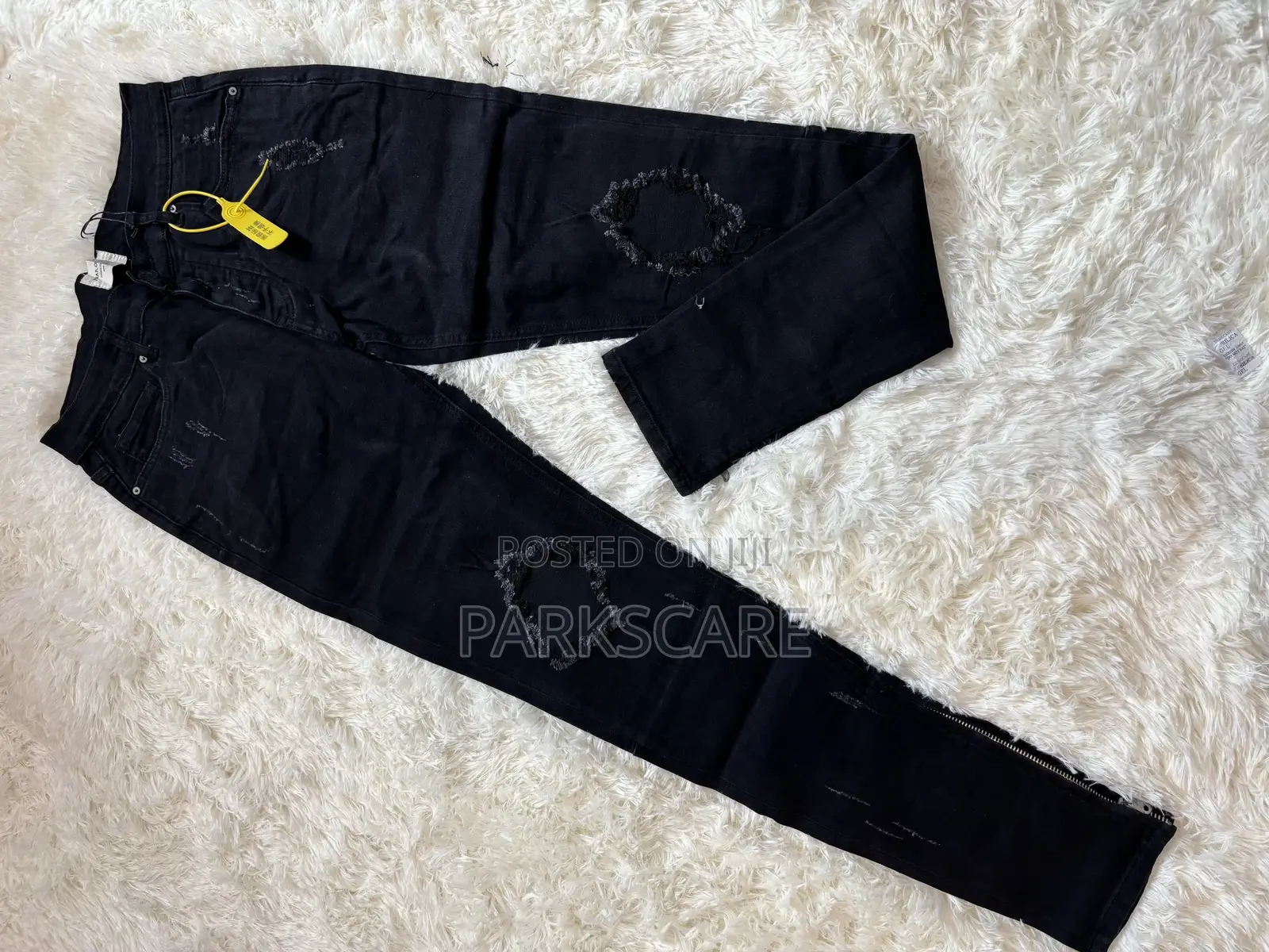 Men Jeans Available in Different Sizes