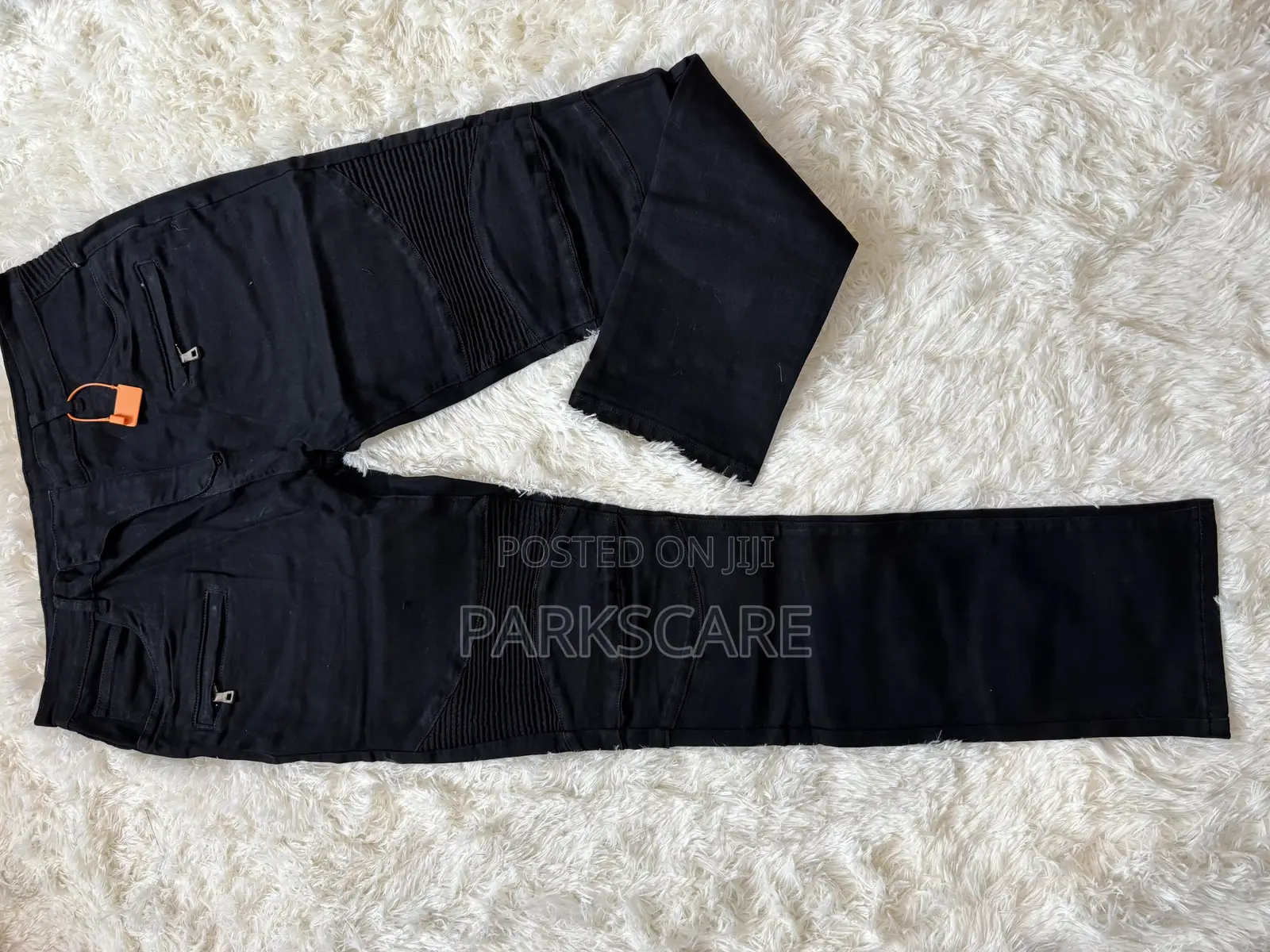 Men Jeans Available in Different Sizes