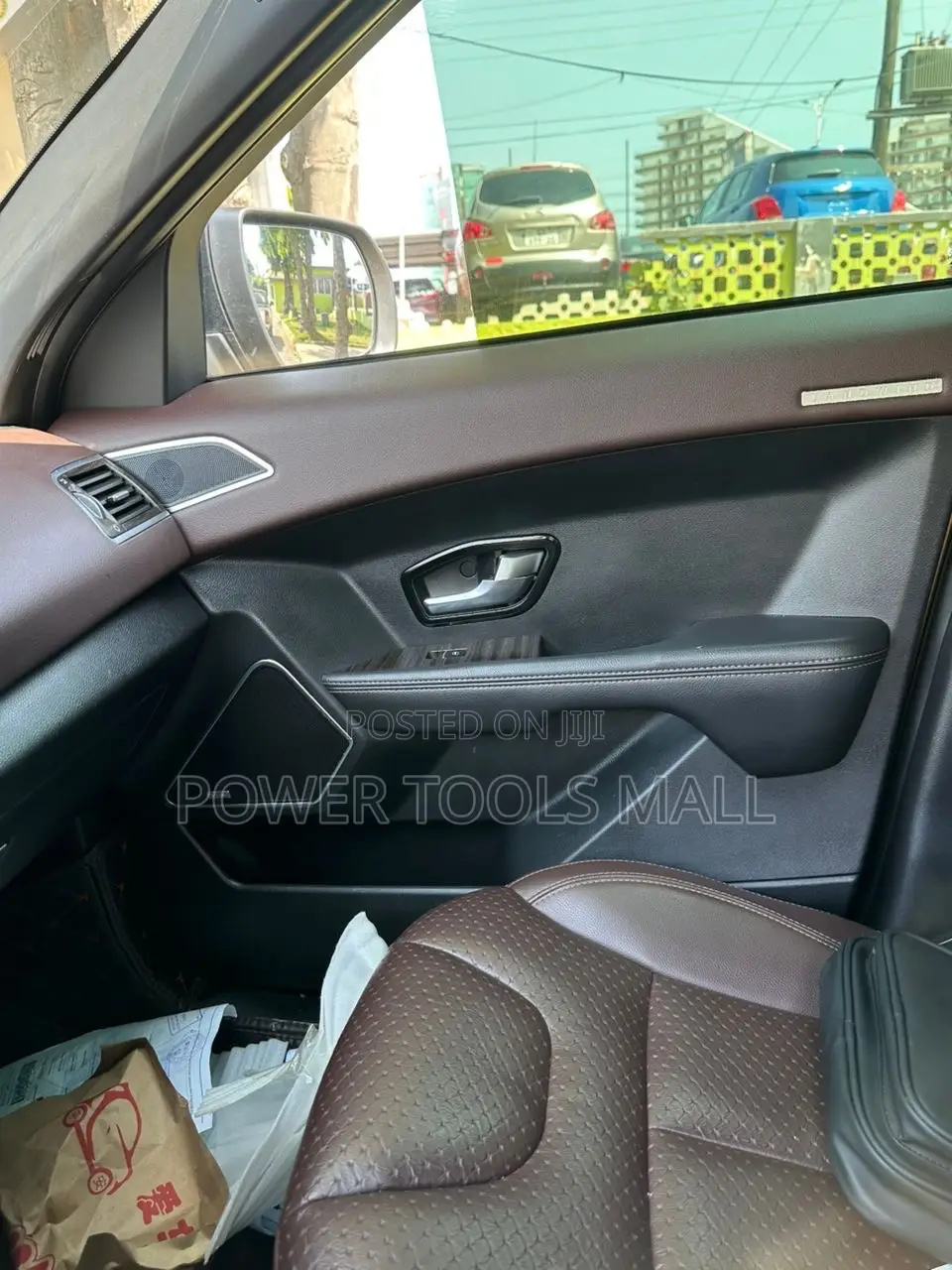 Land Rover Discovery 2016 Gold
