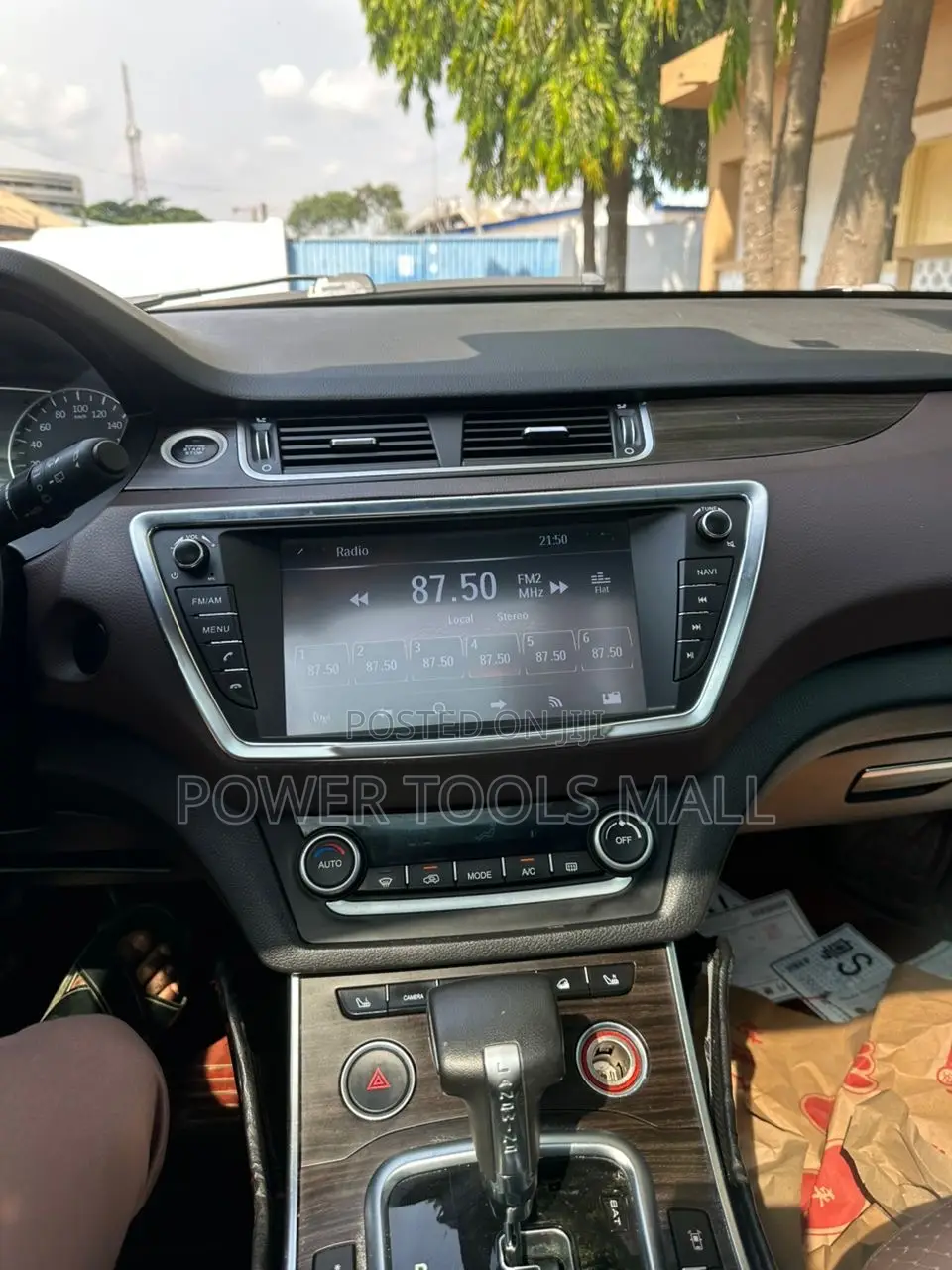 Land Rover Discovery 2016 Gold