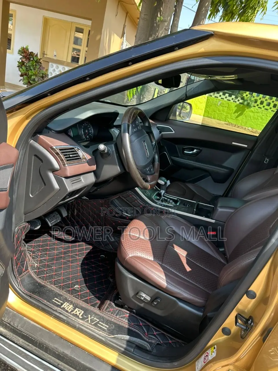 Land Rover Discovery 2016 Gold