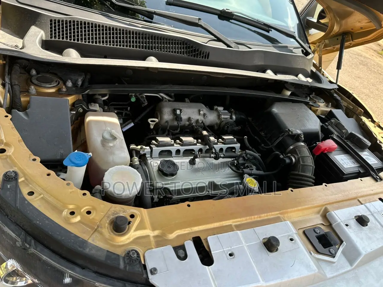 Land Rover Discovery 2016 Gold