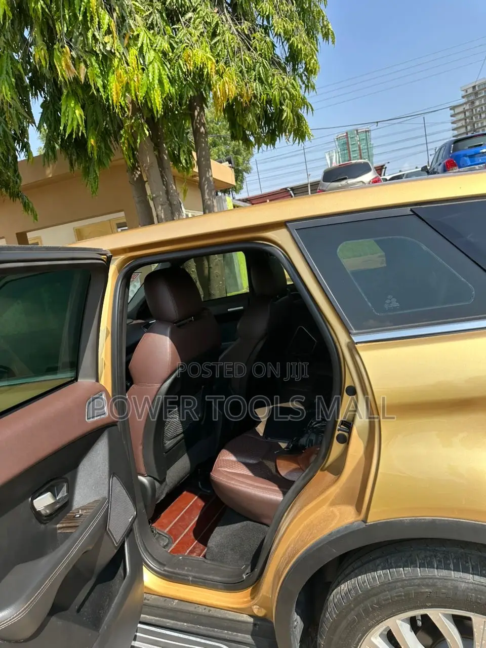 Land Rover Discovery 2016 Gold