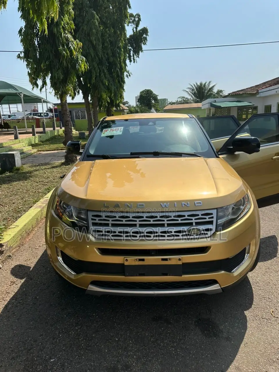 Land Rover Discovery 2016 Gold