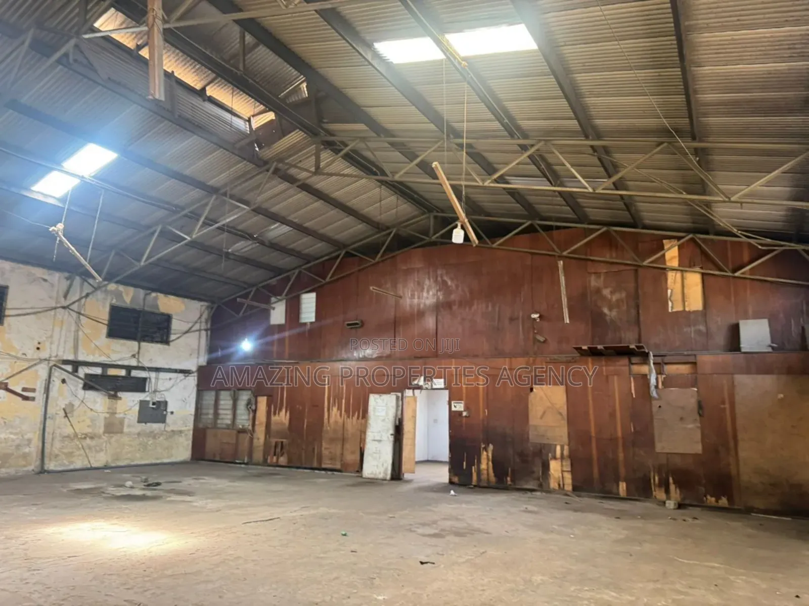 For Rent 800 SQM and 600 SQM Warehouse for Rent at Circle