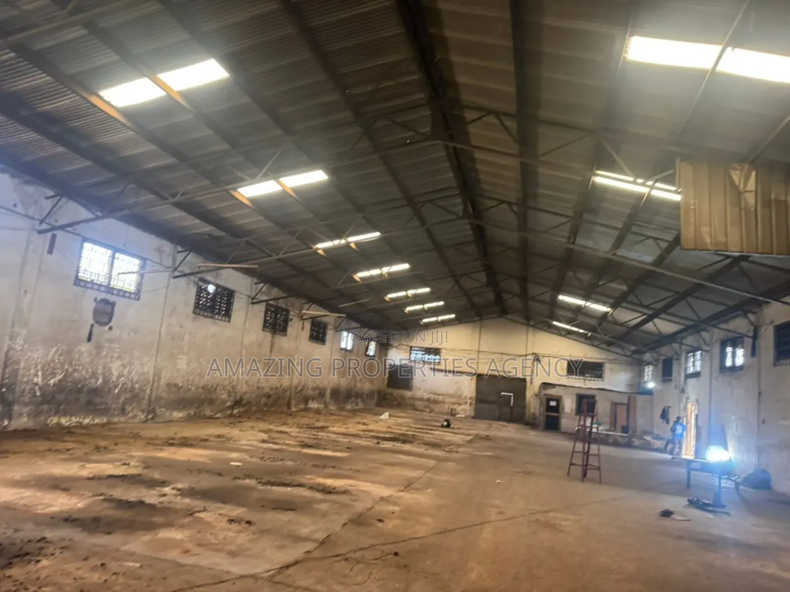 For Rent 800 SQM and 600 SQM Warehouse for Rent at Circle