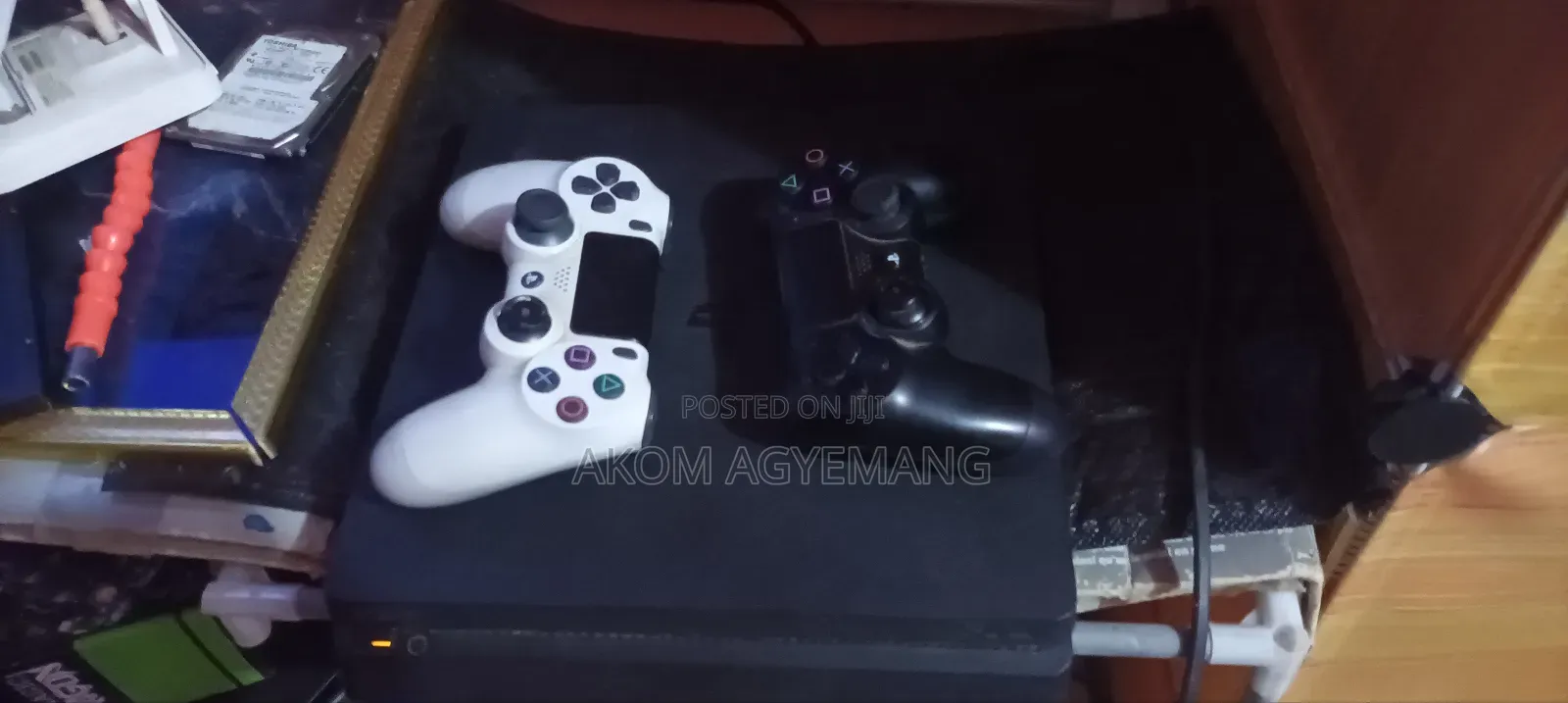 Ps4 Slim Jailbreak With 2 Controllers and Games