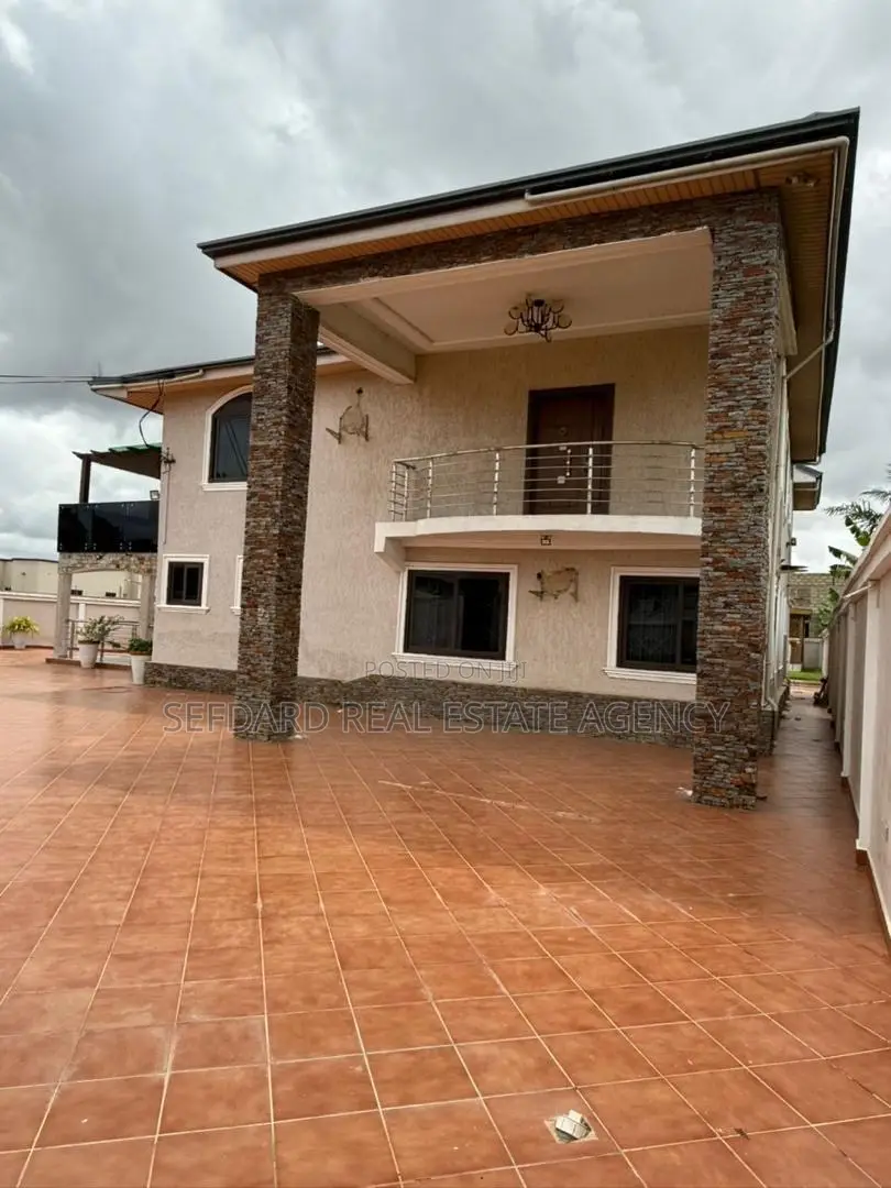 5bdrm House in Amasaman for sale