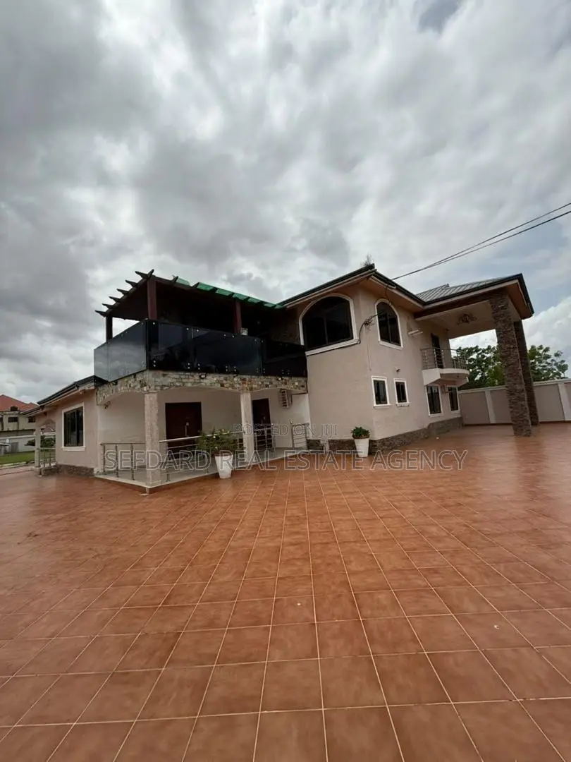 5bdrm House in Amasaman for sale