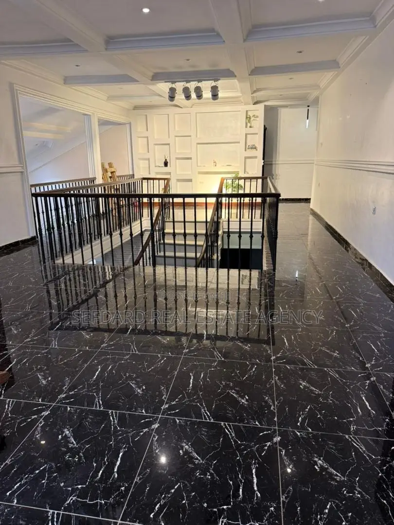 5bdrm House in Amasaman for sale
